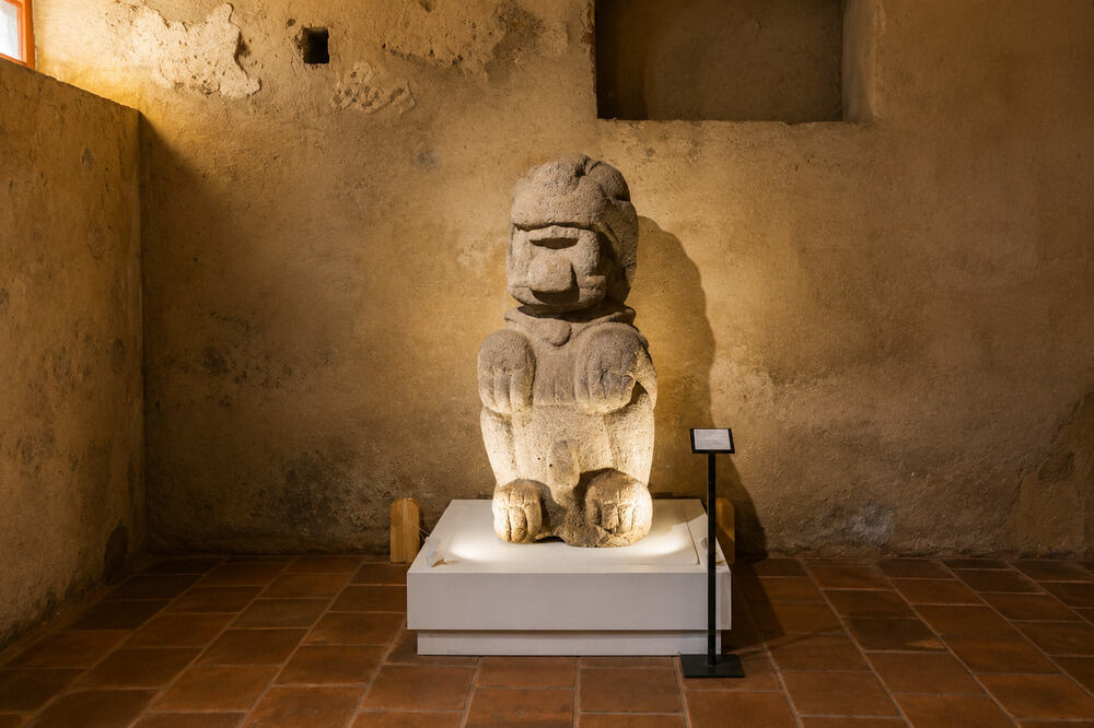 escultura museo munag antigua