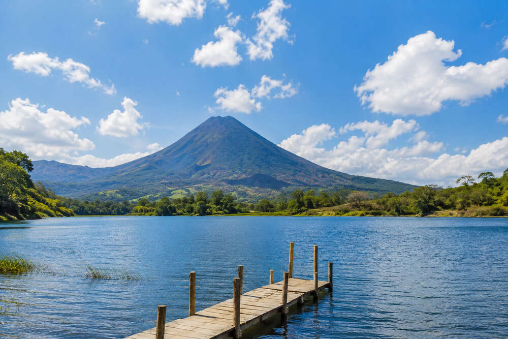 lago atitlan volcan san pedro