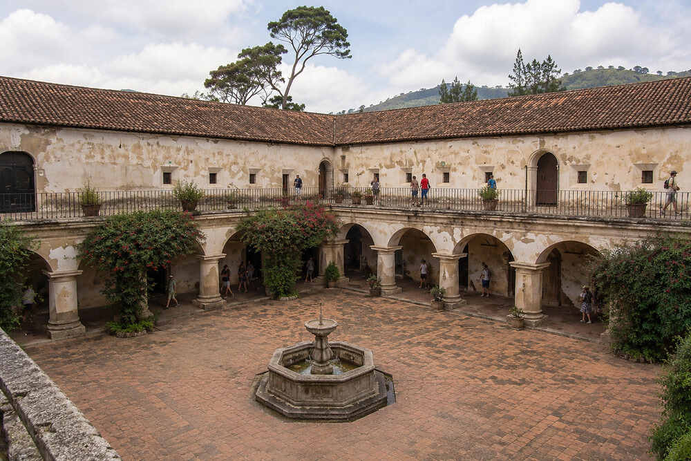 claustro convento capuchinas antigua guatemala