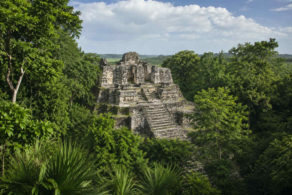 Ruinas Yaxha Rio Azul