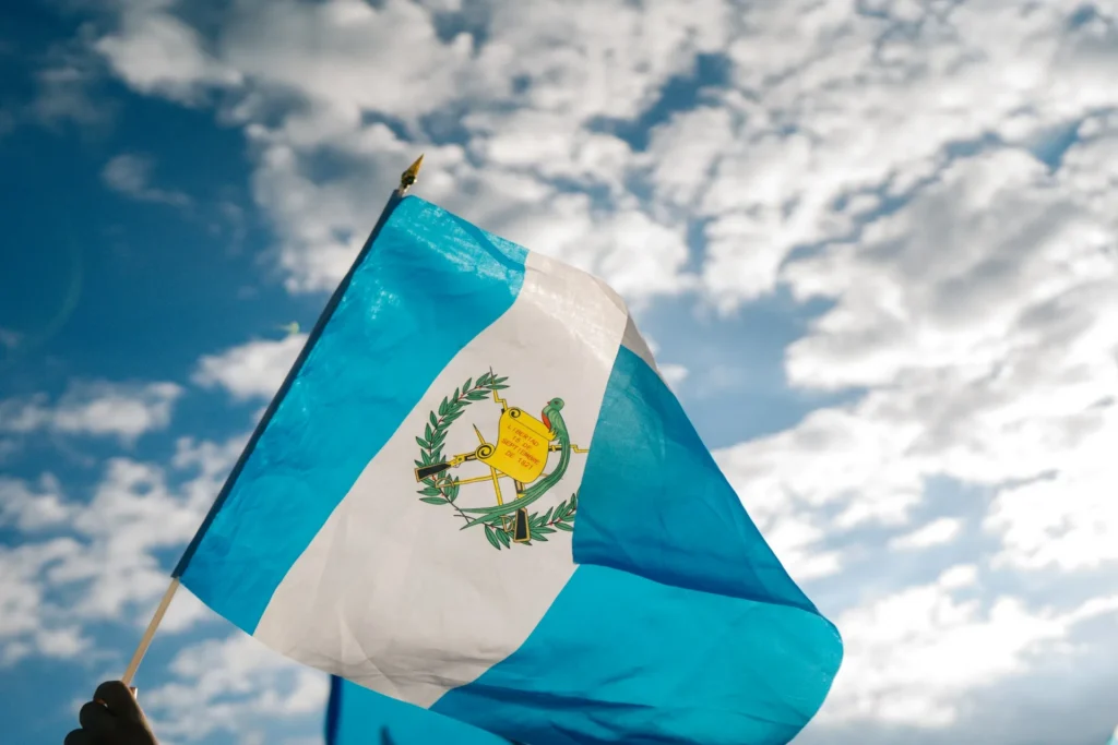 Flagge und Wappen von Guatemala: Geschichte und Bedeutung Flagge Guatemala
