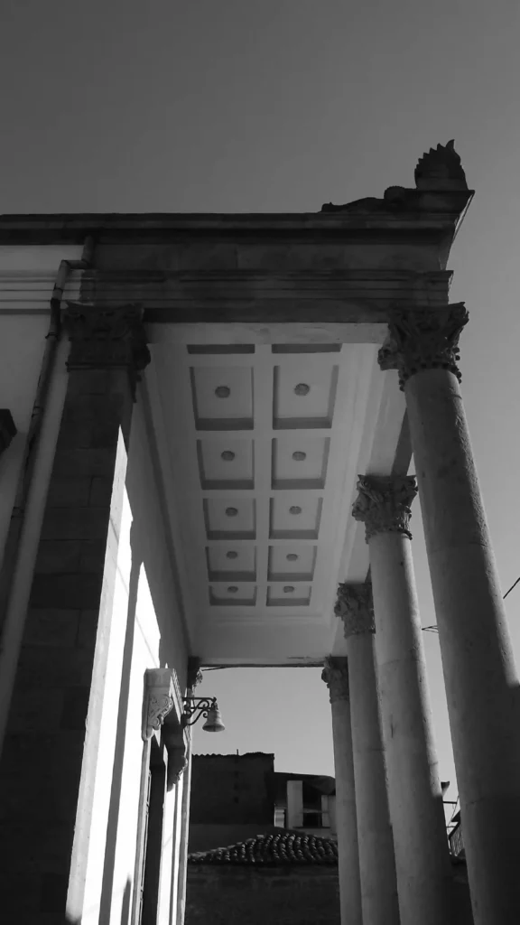 columnas neoclasicas teatro municipal quetzaltenango