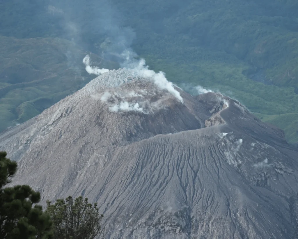 What see do Santiaguito Volcano Guatemala