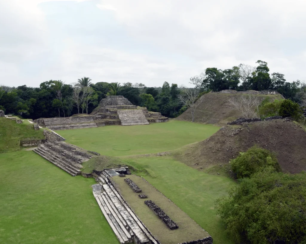historia acropolis norte yaxha