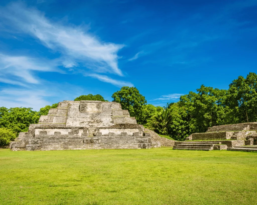 guia-visitar-acropolis-norte-yaxha visitar acropolis norte yaxha