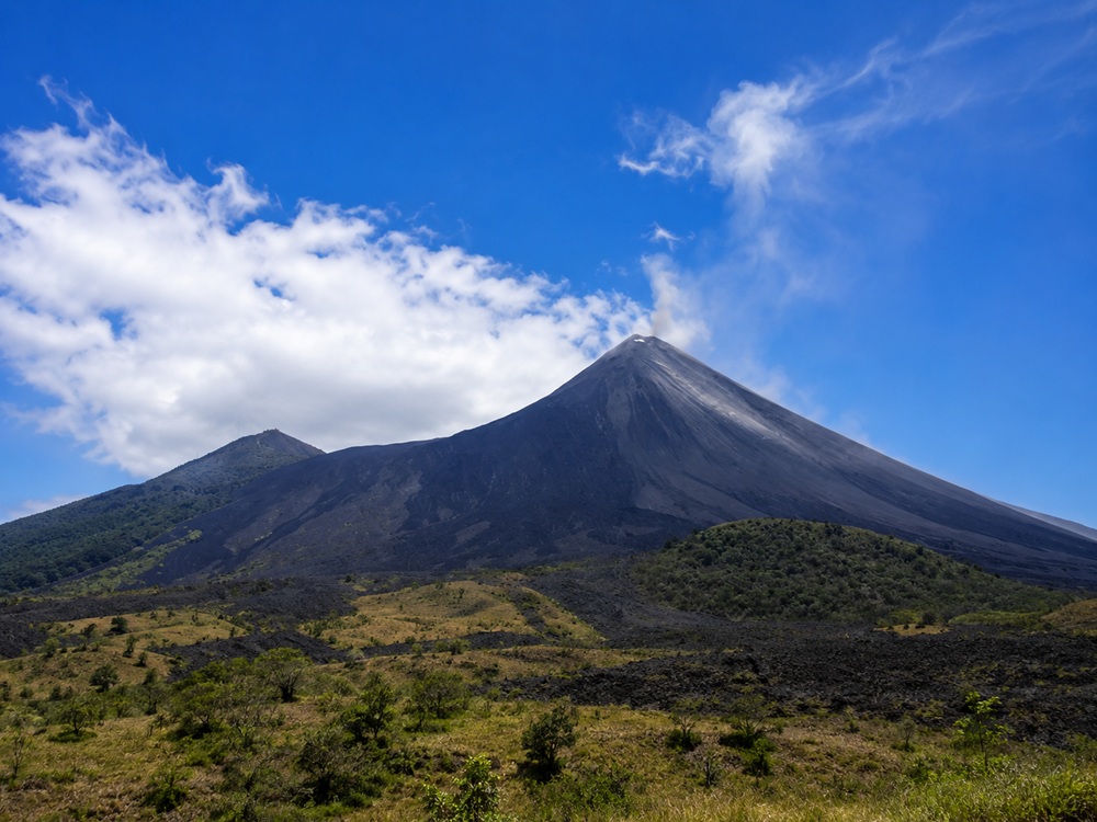 hike pacaya excursion vistas volcan