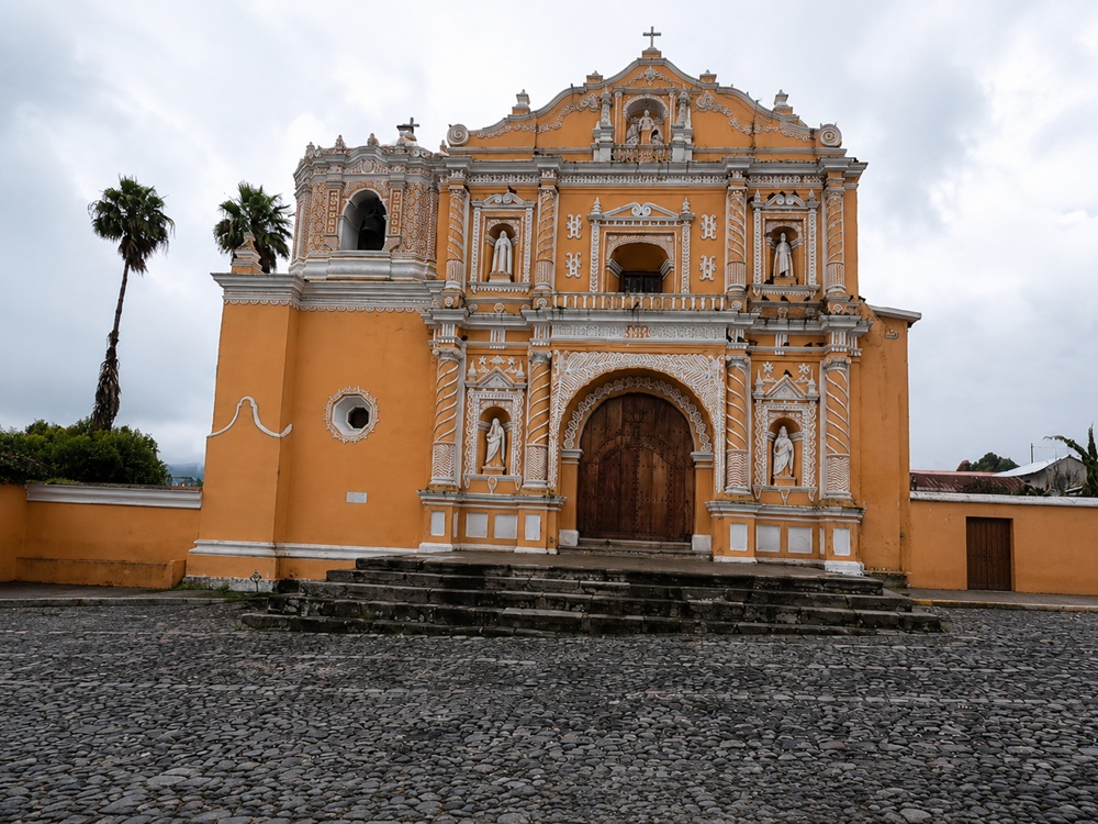 iglesia colonial san pedro huertas