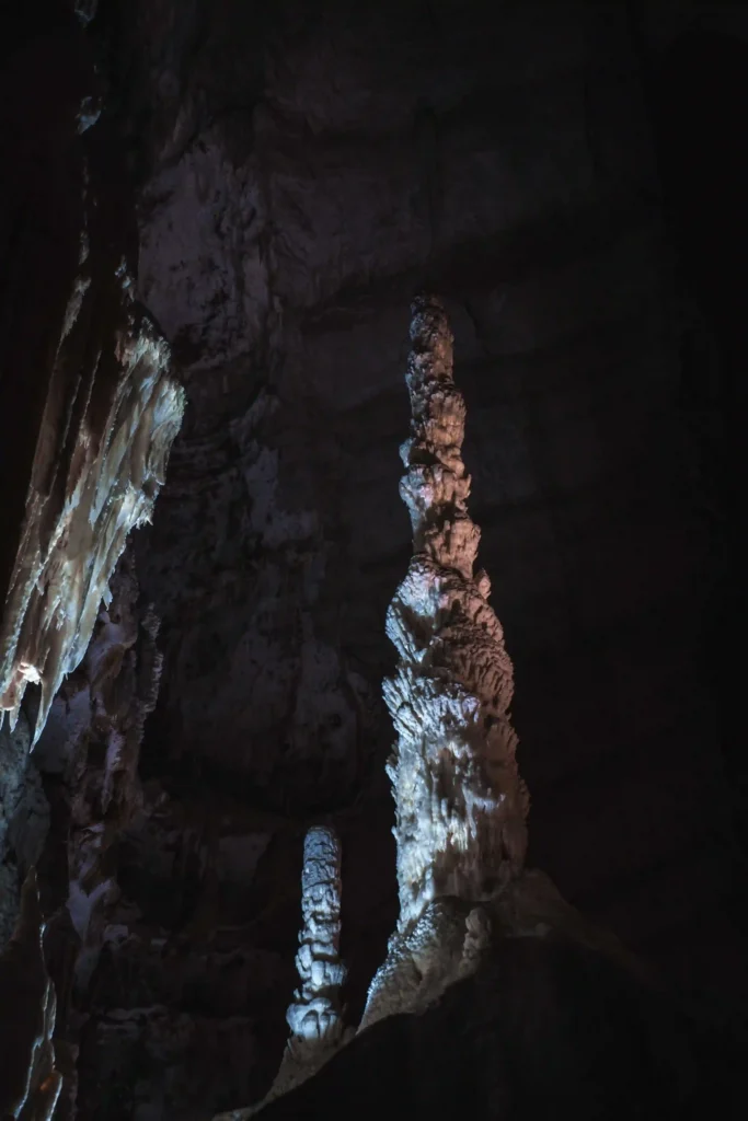 columna roca formaciones naturales interior grutas rey marcos