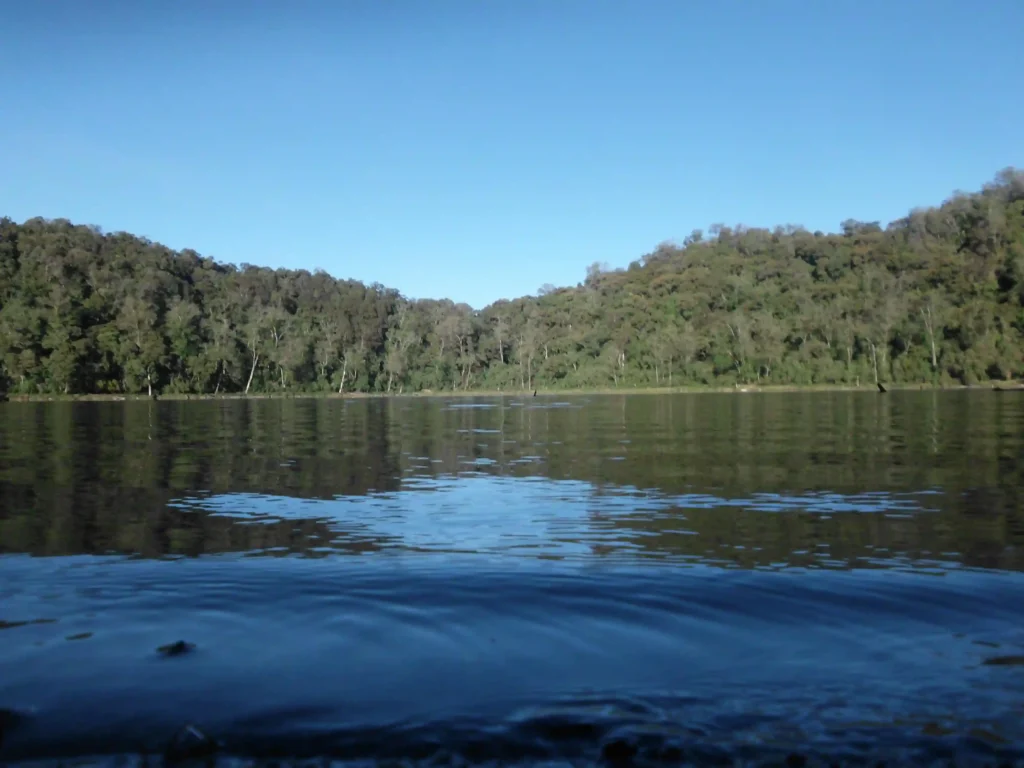 Laguna Chicabal rodeada bosque nuboso Quetzaltenango Guatemala