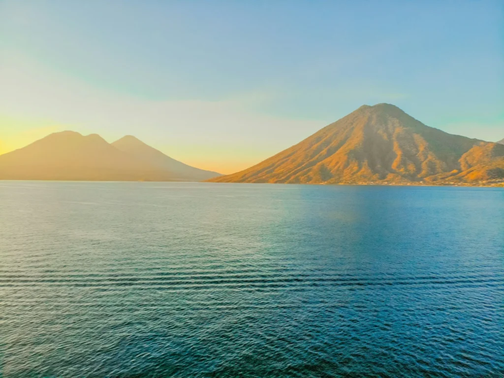 pueblos alrededor lago atitlan volcan