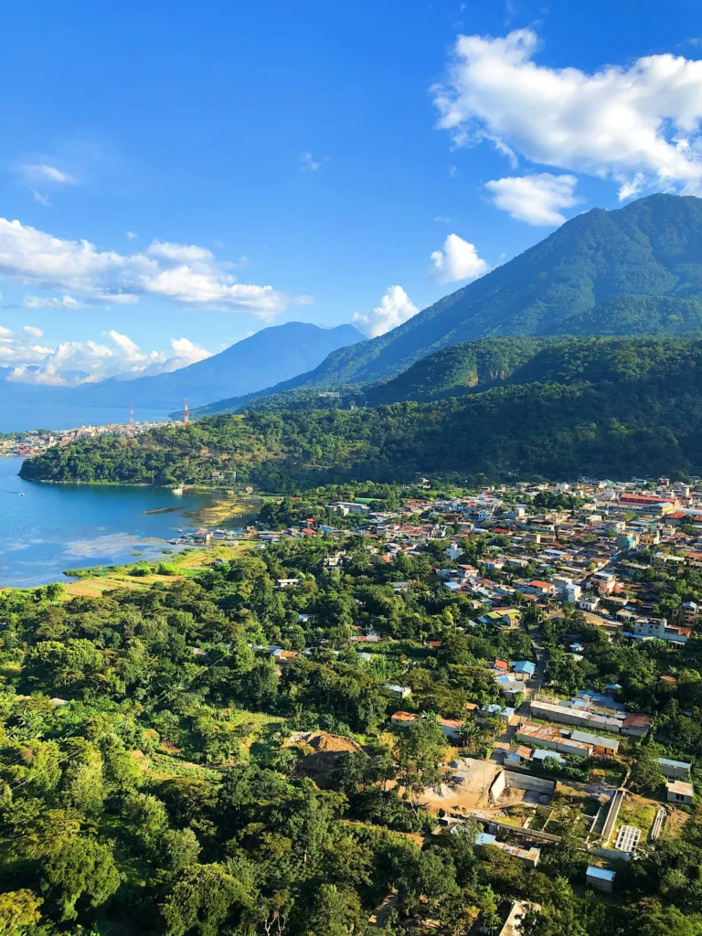 pueblos alrededor del lago de atitlan san juan la laguna