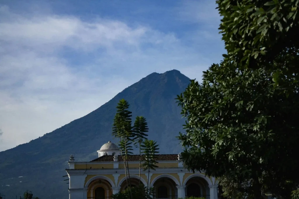 Cerro Quemado: So besuchst du den berühmtesten natürlichen Aussichtspunkt von Quetzaltenango Guatemala Vulkan Hintergrund Kolonioalgebaeude