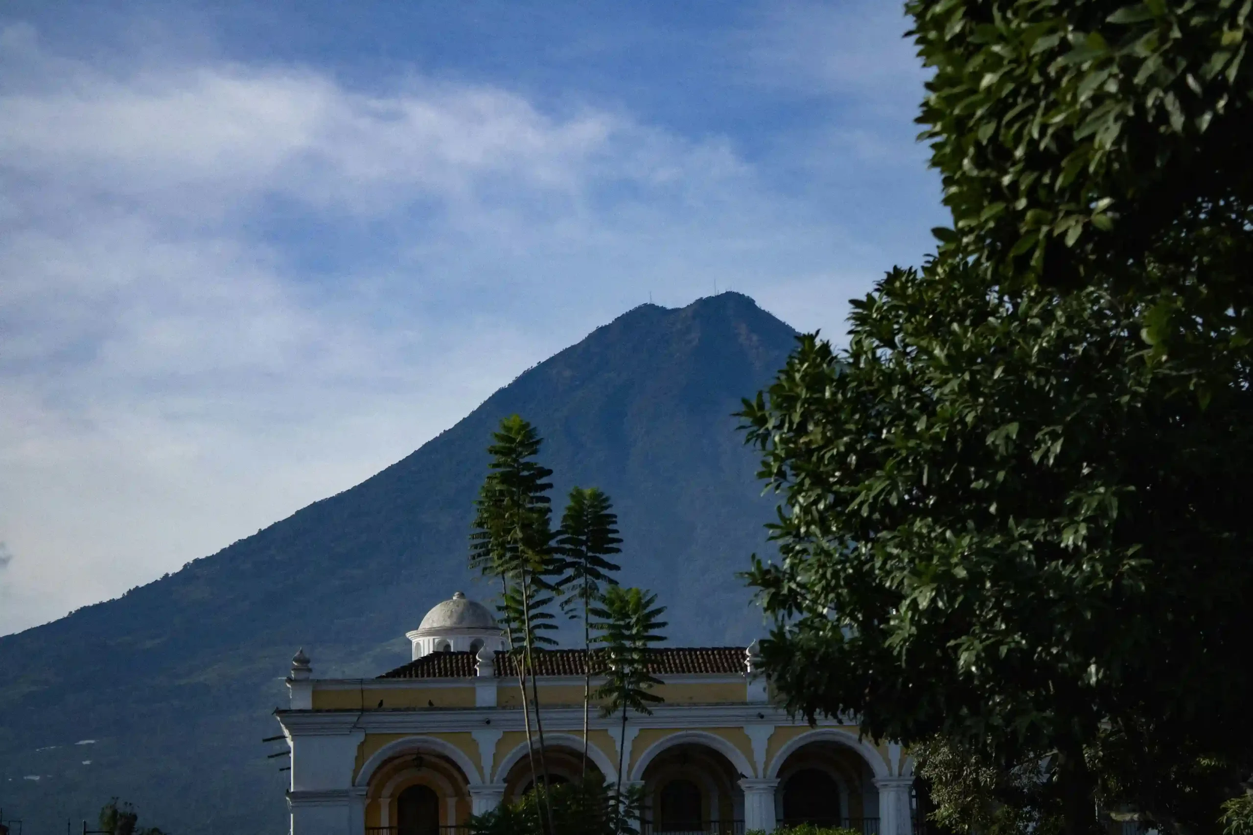 Cerro Quemado: So besuchst du den berühmtesten natürlichen Aussichtspunkt von Quetzaltenango Guatemala Vulkan Hintergrund Kolonioalgebaeude